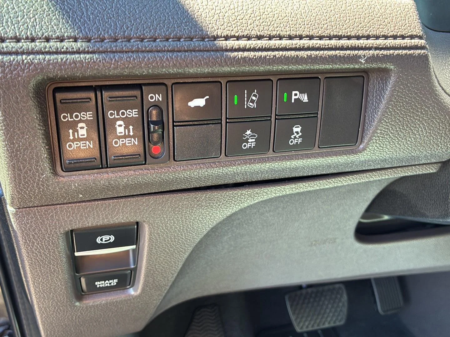Used 2018 Pacific Pewter Metallic Honda Elite image 25