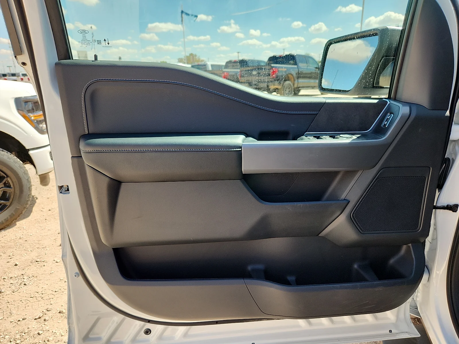 New 2026 Oxford White Ford XLT image 14
