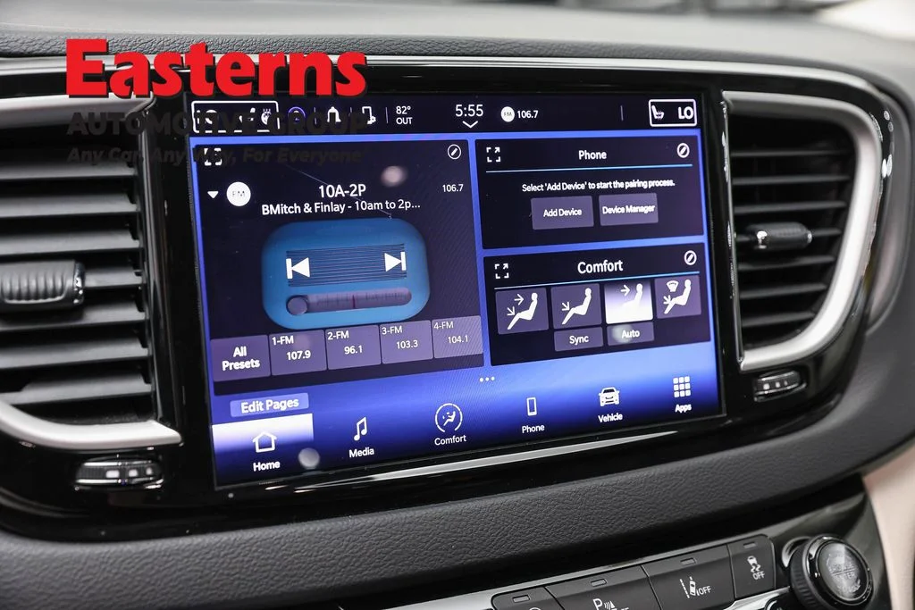 Used 2023 Gray Chrysler Touring L image 19