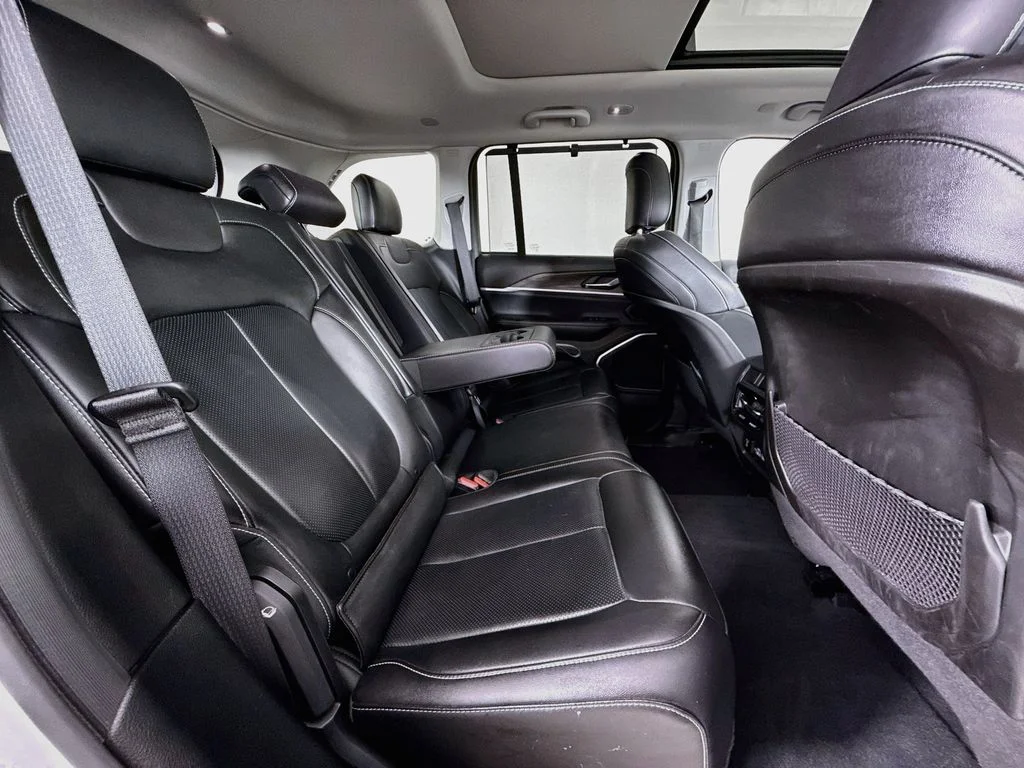 Used 2022 White Jeep 4xe image 28