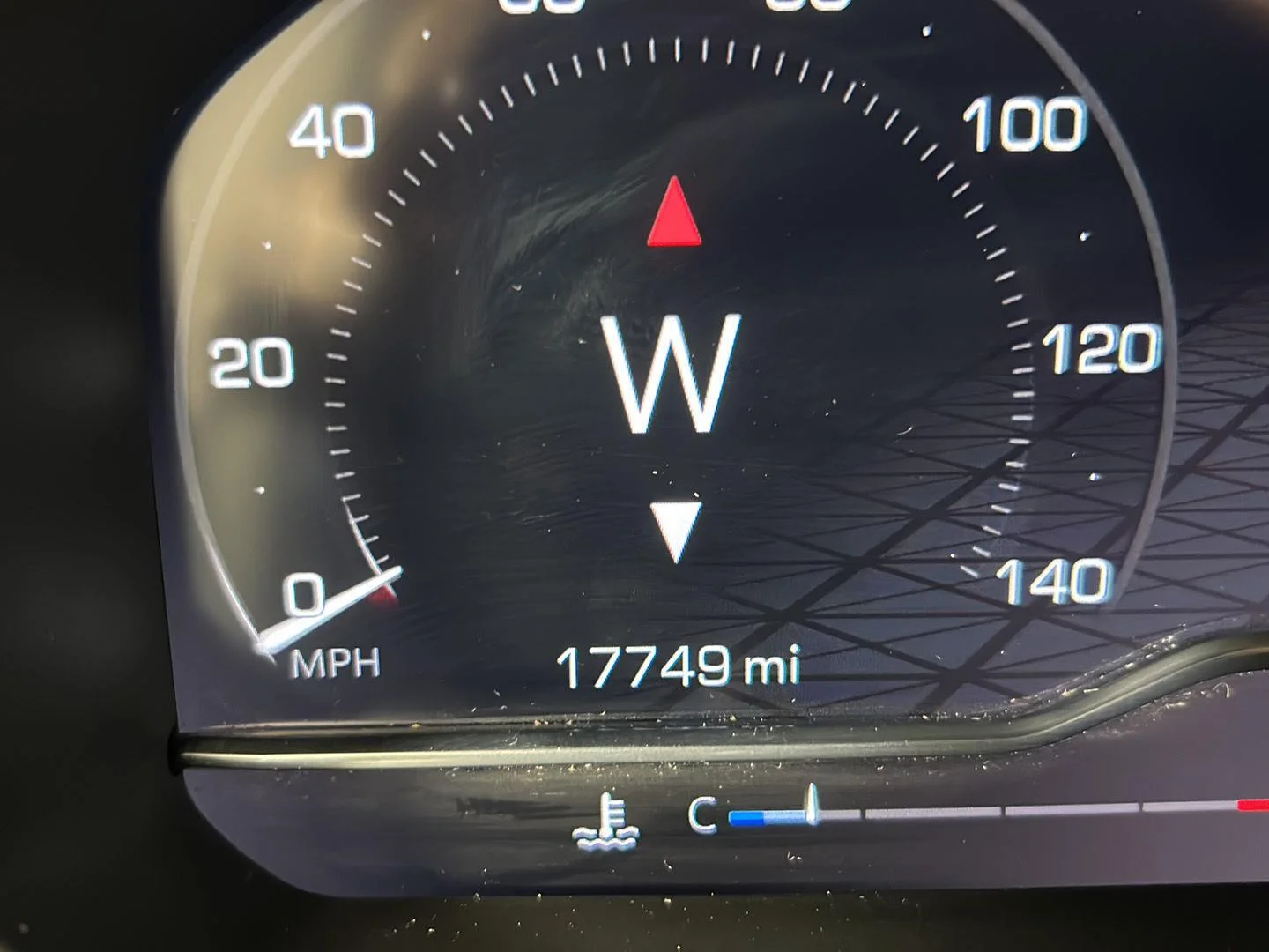 Used 2024 Summit White GMC Elevation image 15