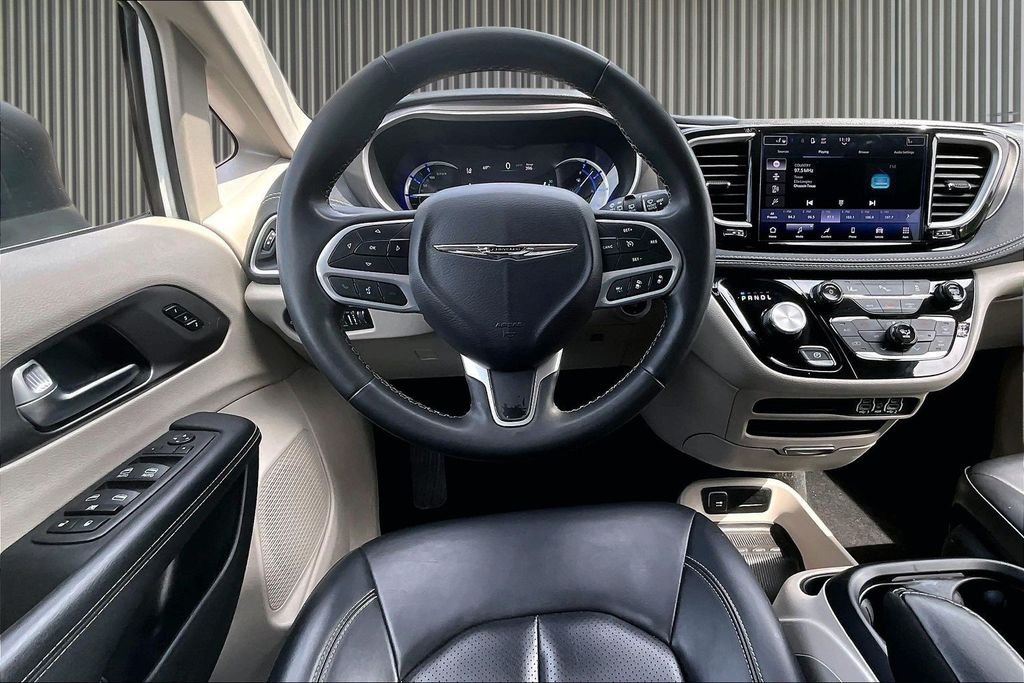 Used 2023 White Chrysler Touring L image 6