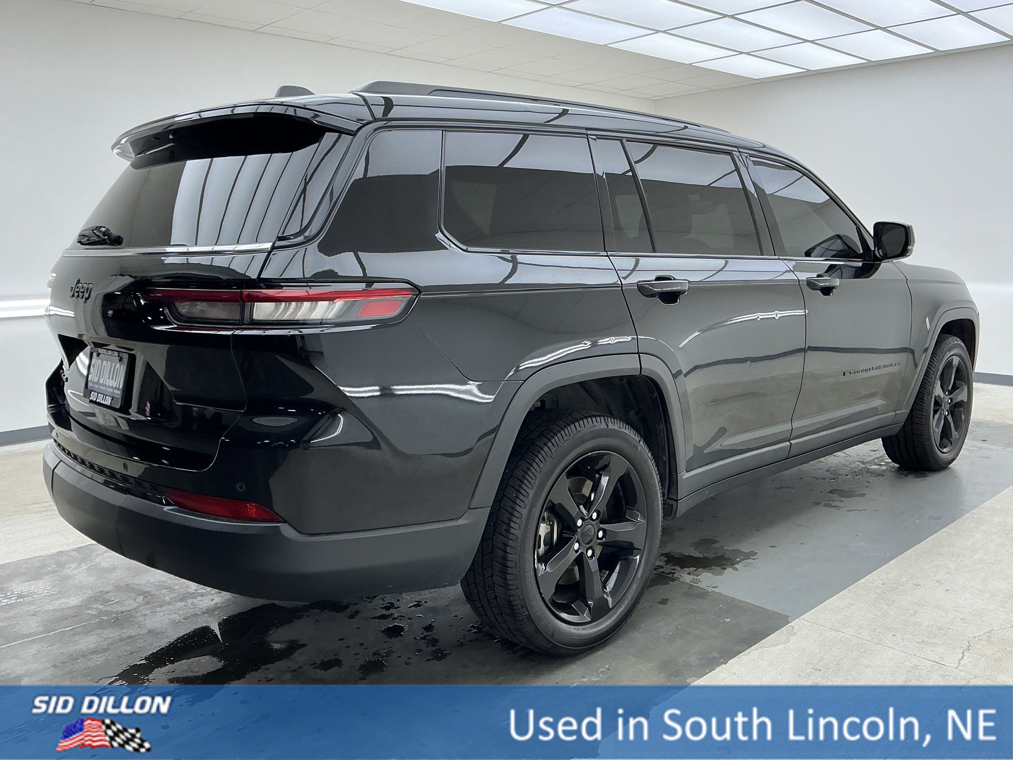 Used 2021 Diamond Black Crystal Pearlcoat Jeep Altitude image 4