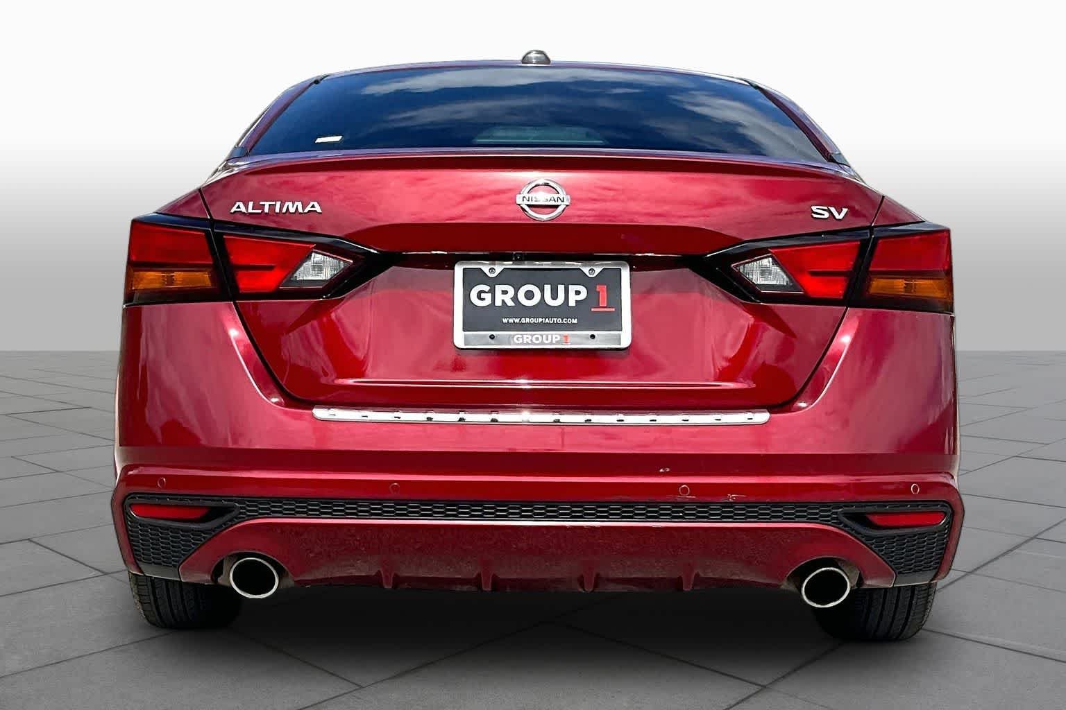 Used 2022 Scarlet Ember Tintcoat Nissan 2.5 SV image 8