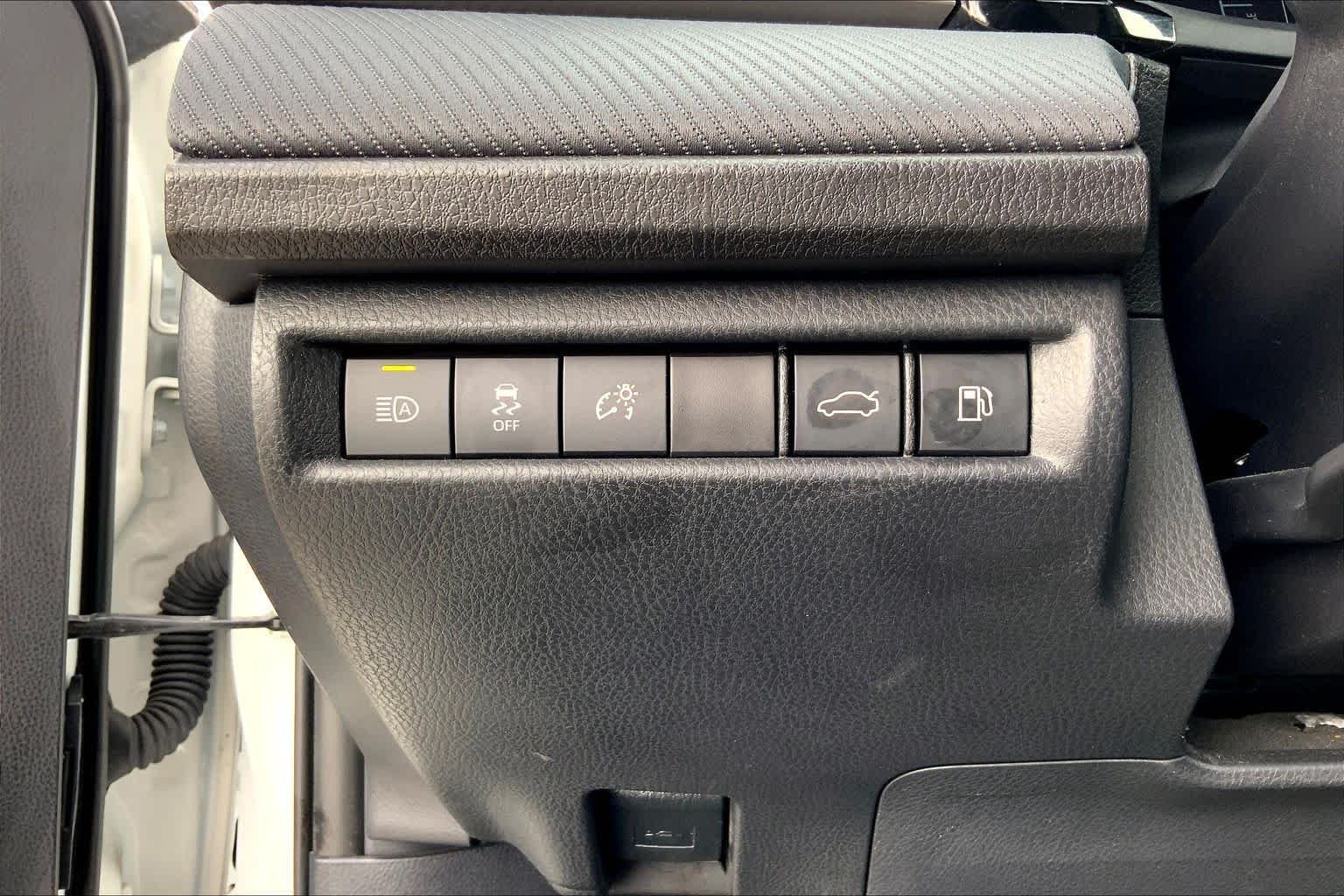 Used 2025 Ice Cap Toyota SE image 33