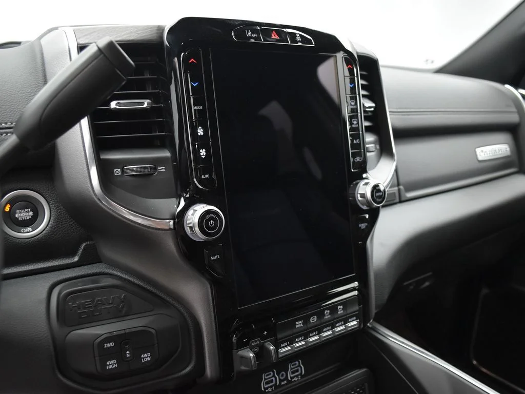 New 2026 Diamond Black Crystal Pearl-Coat Exterior Paint RAM Laramie image 11