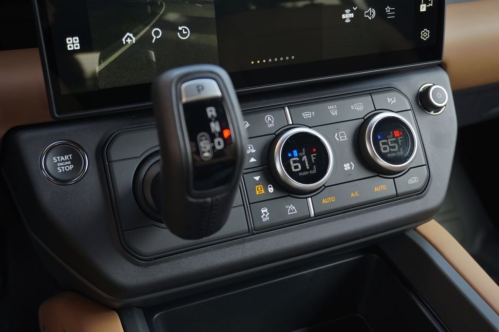 New 2026 Fuji White Land Rover X-Dynamic SE image 24