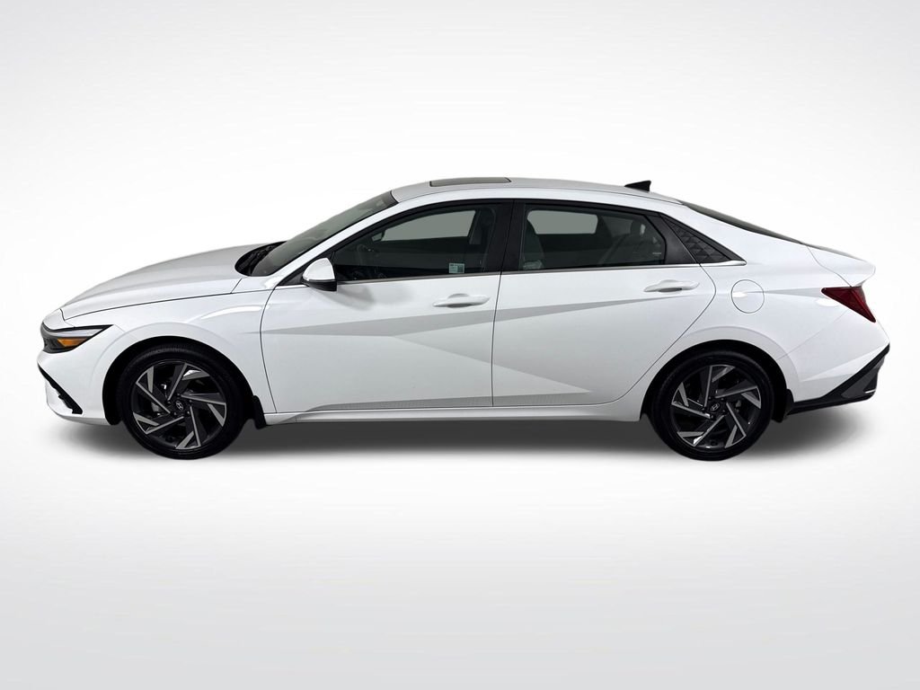 2025 Hyundai Elantra Limited - Photo 8
