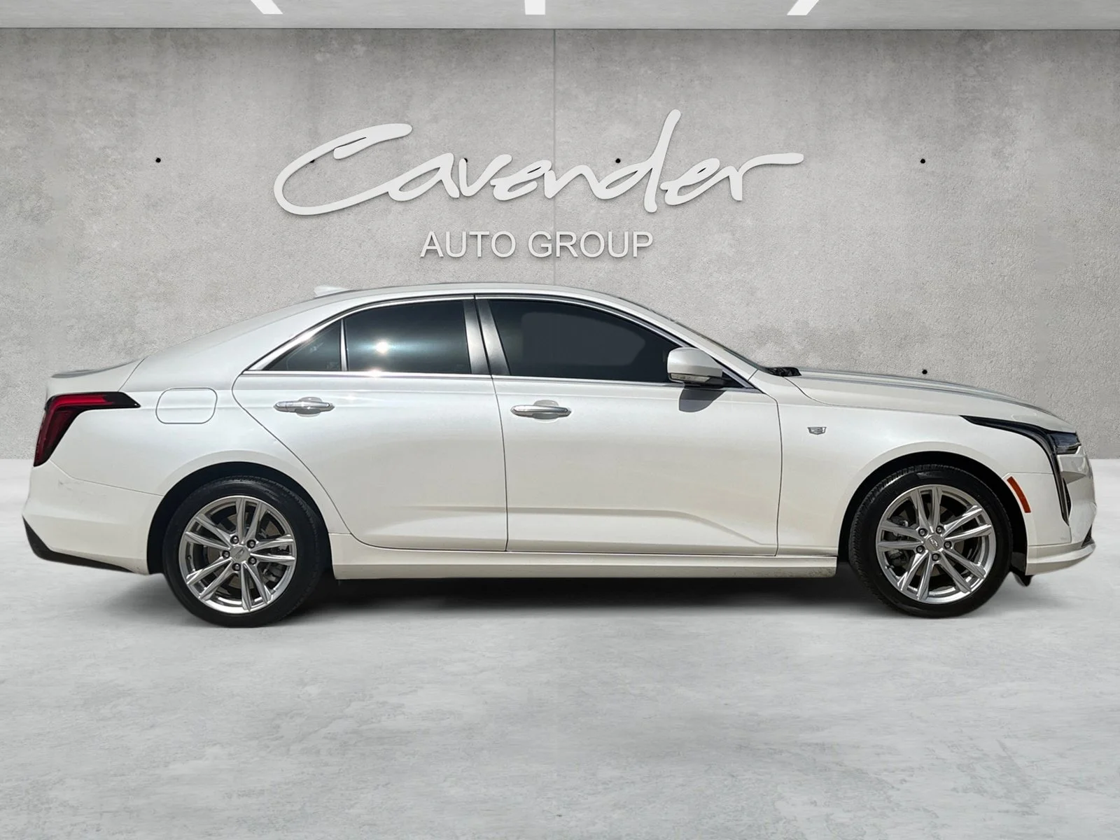Used 2020 CRYSTAL WHITE TRICOAT Cadillac Luxury image 17