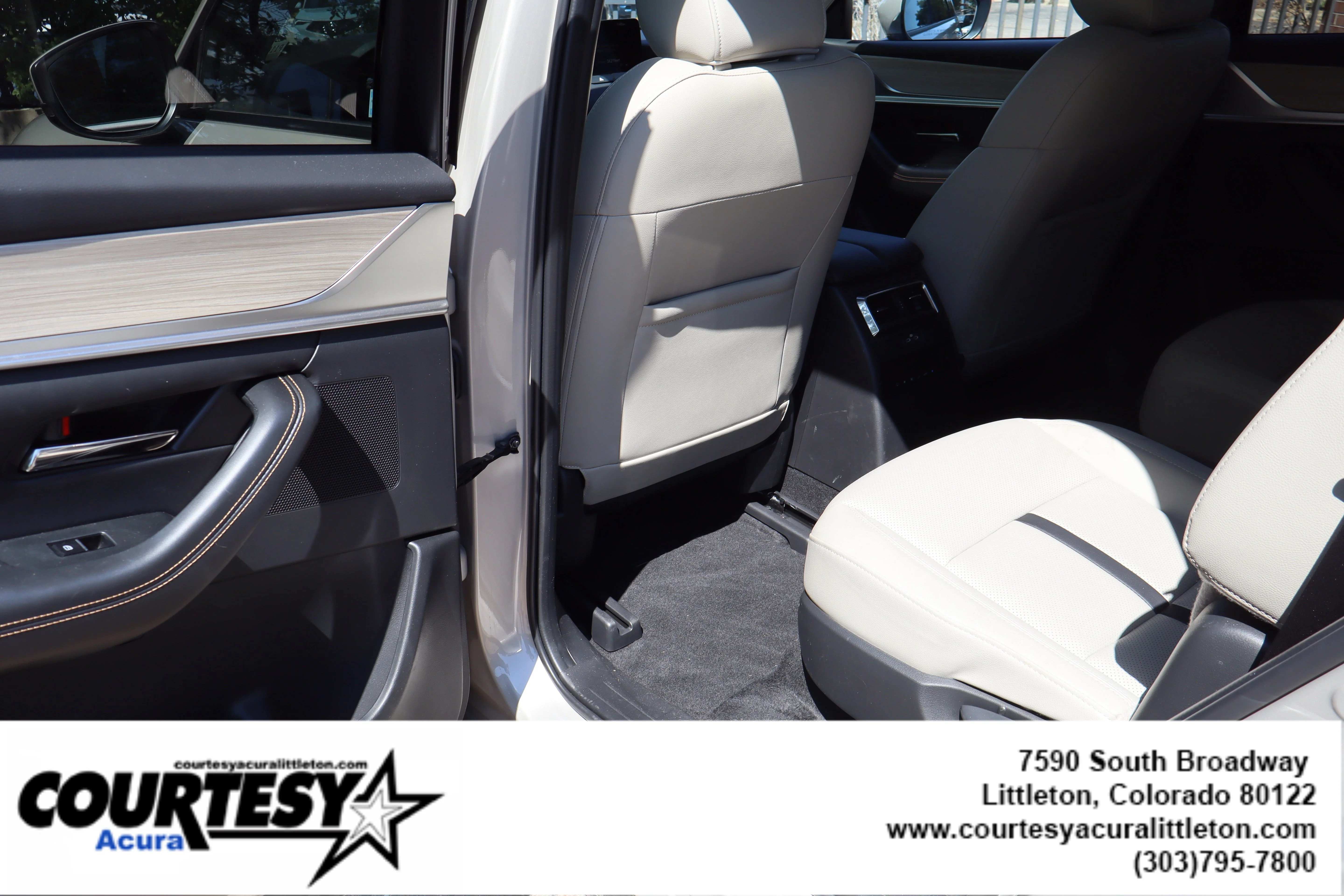 Used 2024 Platinum Quartz Mazda Preferred image 27