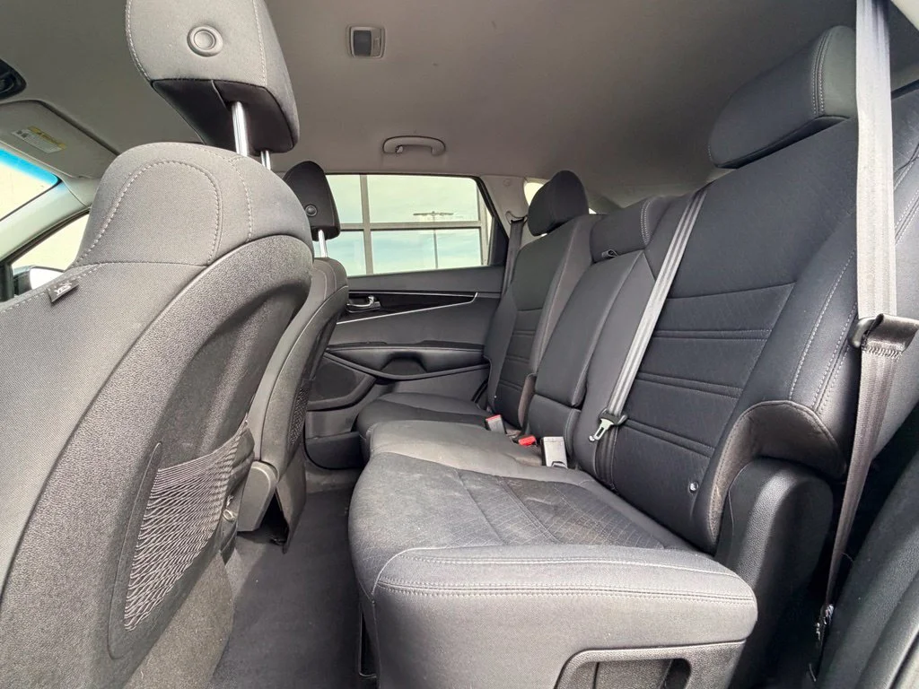 Used 2019 Silver Kia S image 7