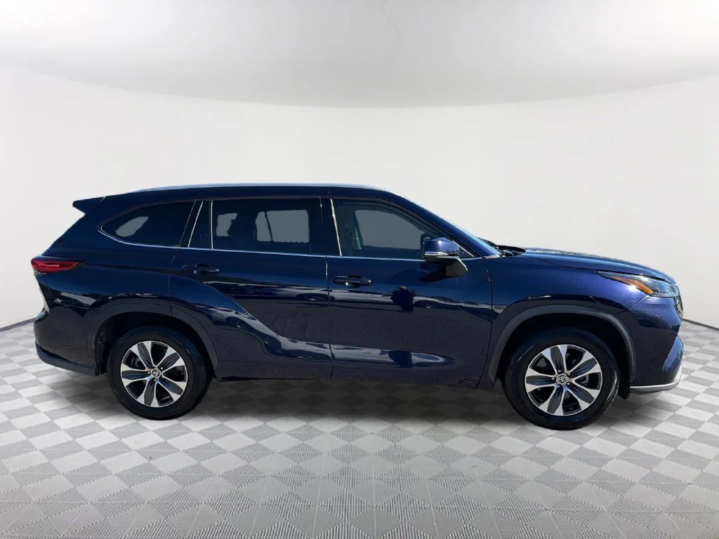 Used 2022 Blue Toyota XLE image 4