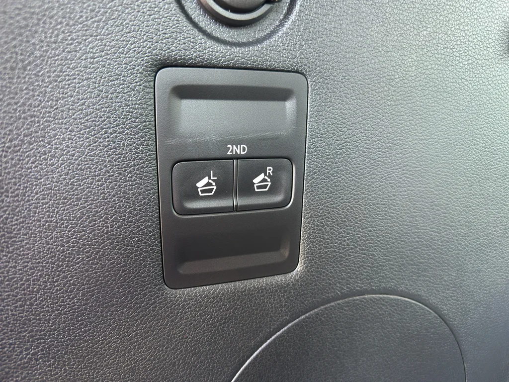 Used 2025 Moonlight Cloud Hyundai SEL image 32