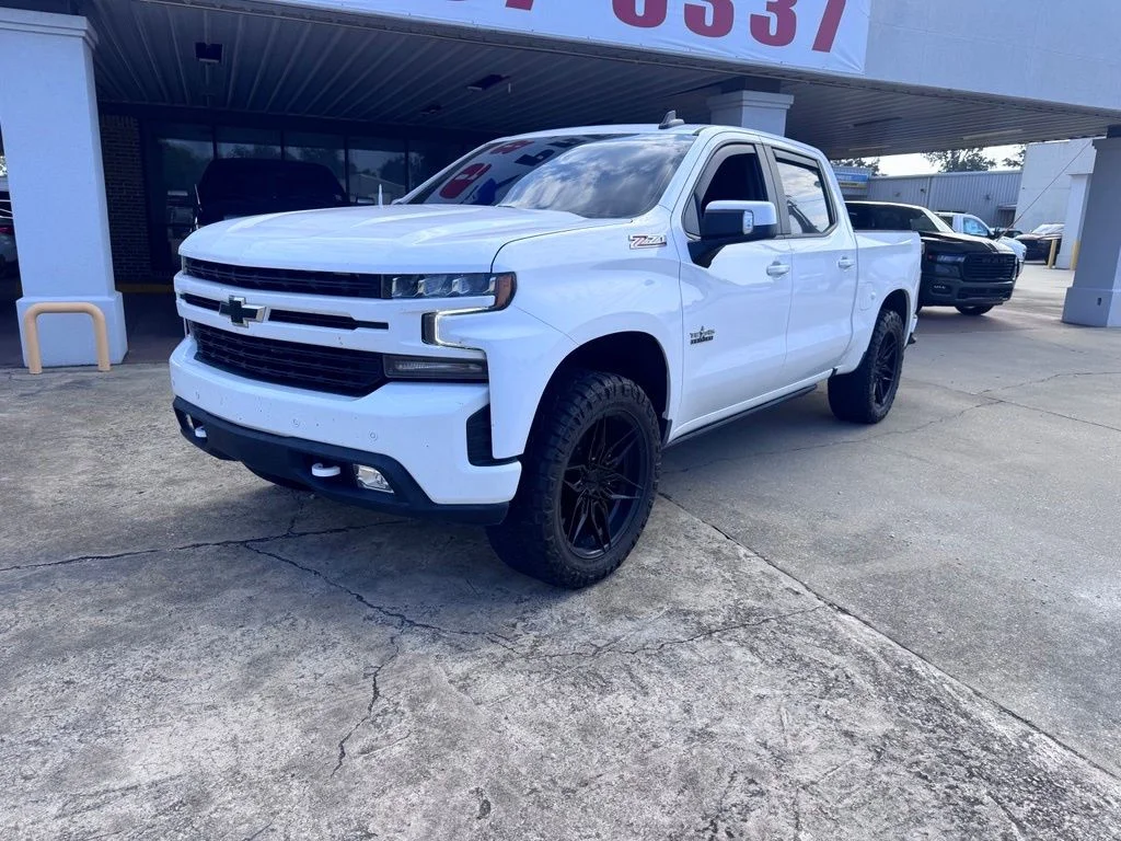 Used 2021 White Chevrolet RST image 10