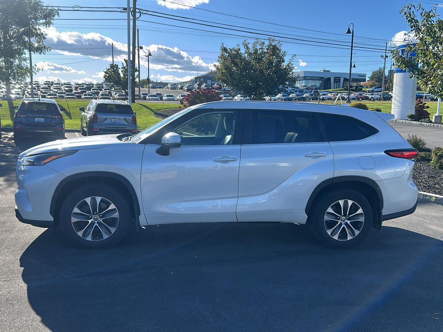 Used 2023 Wind Chill Pearl Toyota XLE image 4