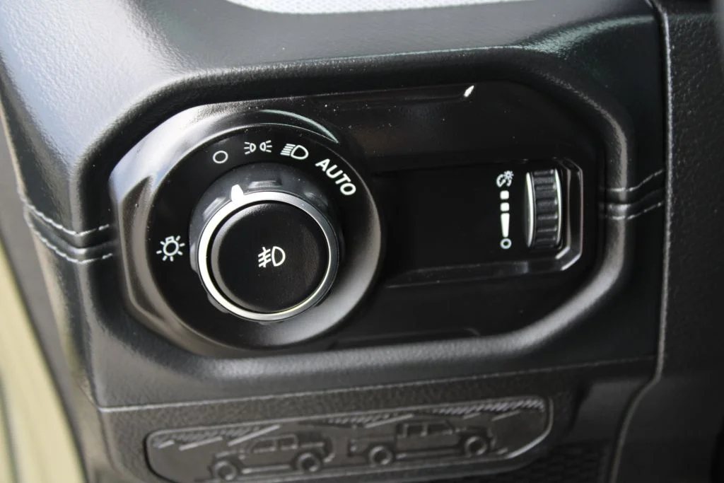 Used 2026  Jeep Sahara image 26