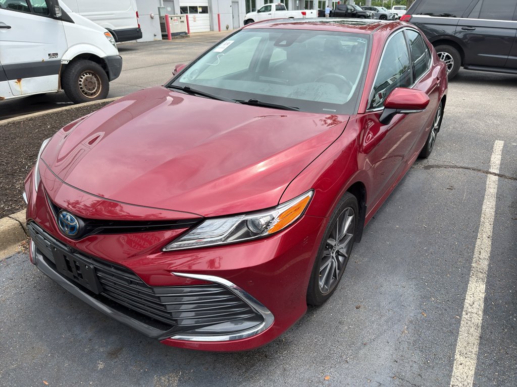 Used 2022 Ruby Flare Pearl Toyota Hybrid XLE image 2