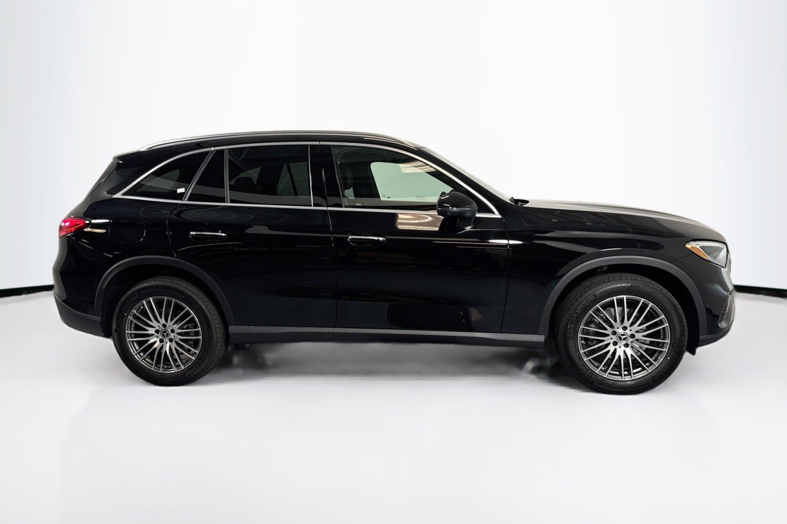 New 2026 Black Mercedes-Benz GLC 300 SUV image 4