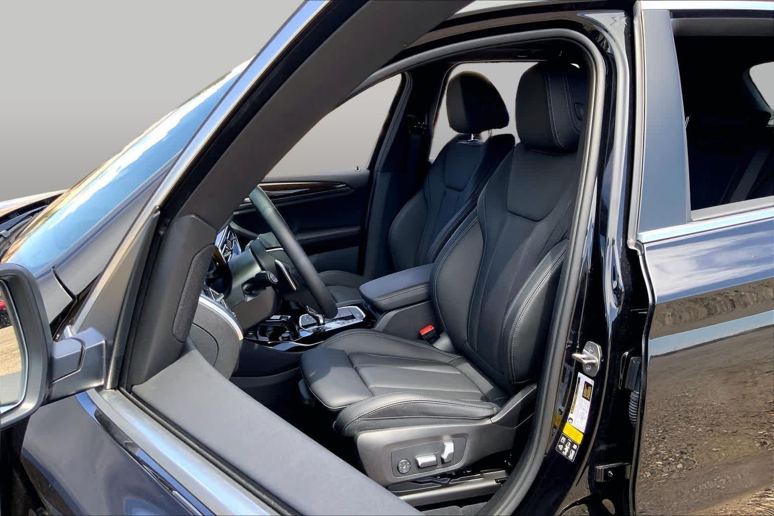 Used 2023 Black Sapphire Metallic BMW xDrive30i image 7