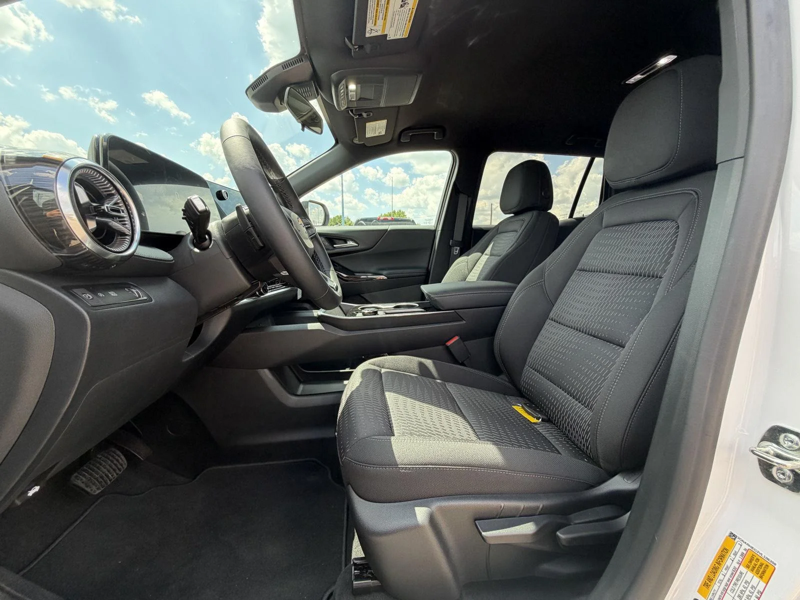 2027 Chevrolet Equinox LT - Photo 9