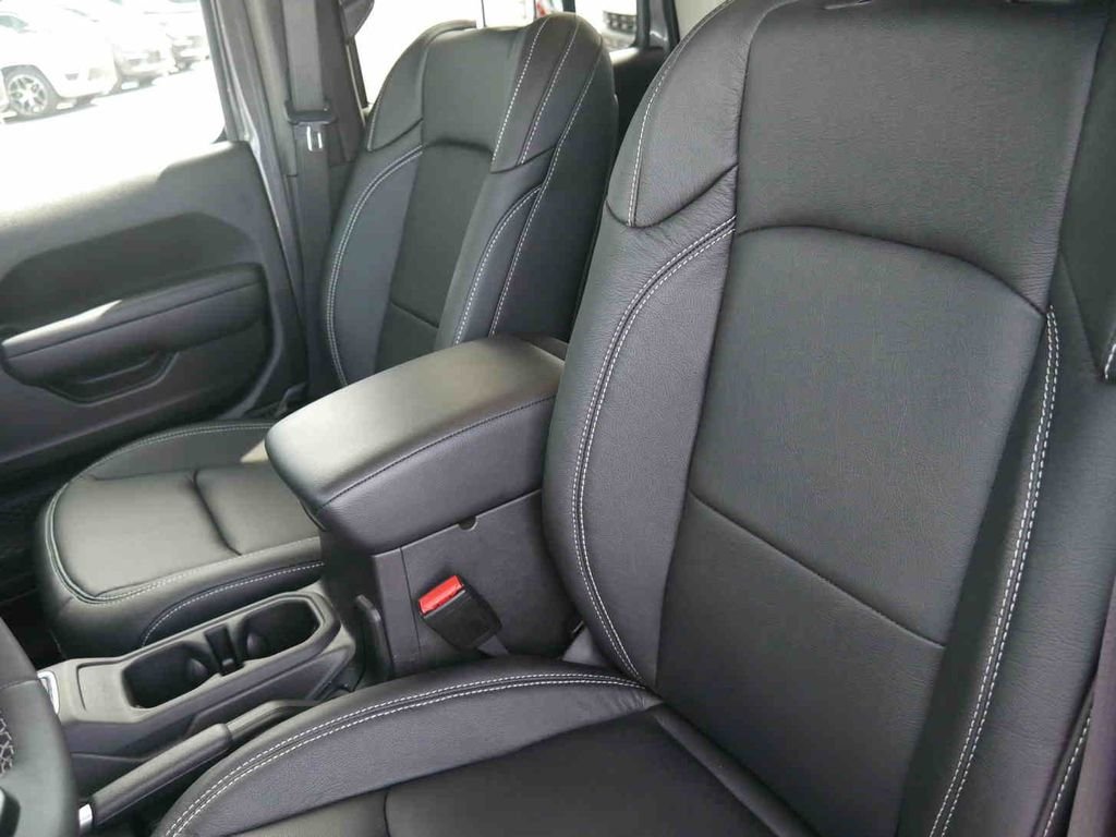 Used 2025 Gray Jeep Rubicon image 30