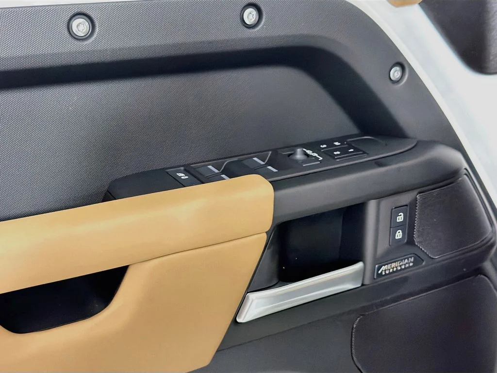 New 2026 Fuji White Land Rover X-Dynamic SE image 18