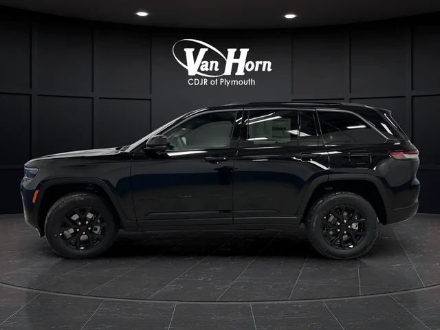 New 2026 Diamond Black Crystal Pearl-Coat Exterior Paint Jeep Altitude image 13