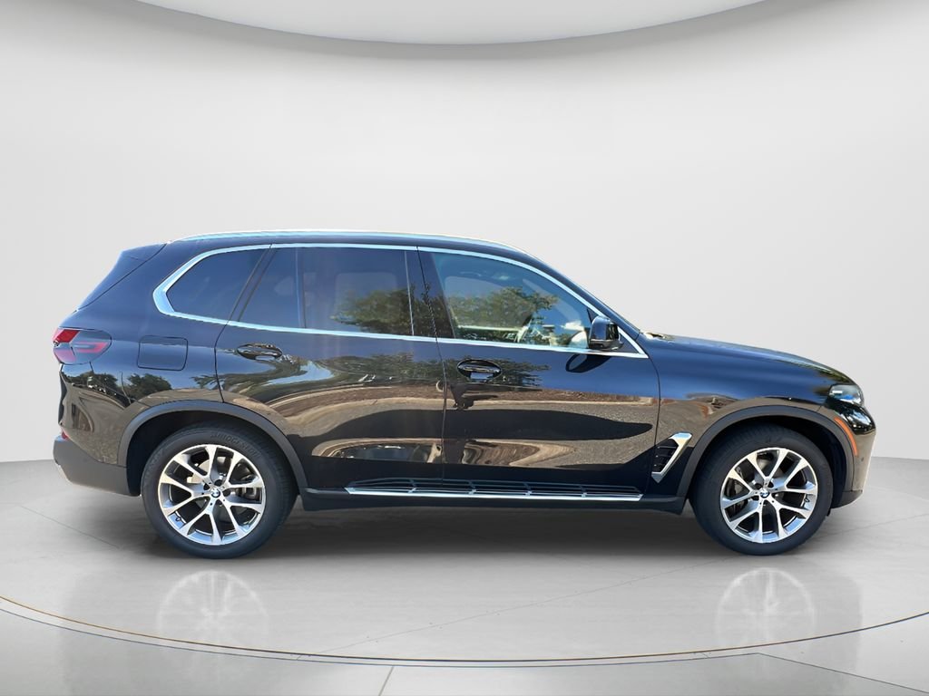 Used 2026 Black BMW xDrive40i image 4