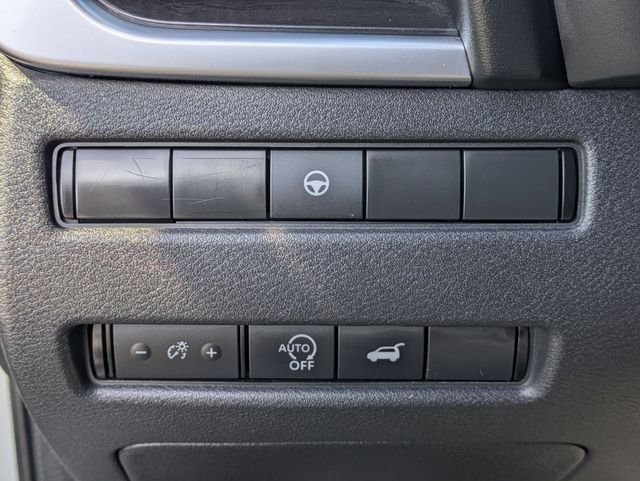 Used 2023 Pearl White Nissan Platinum image 19