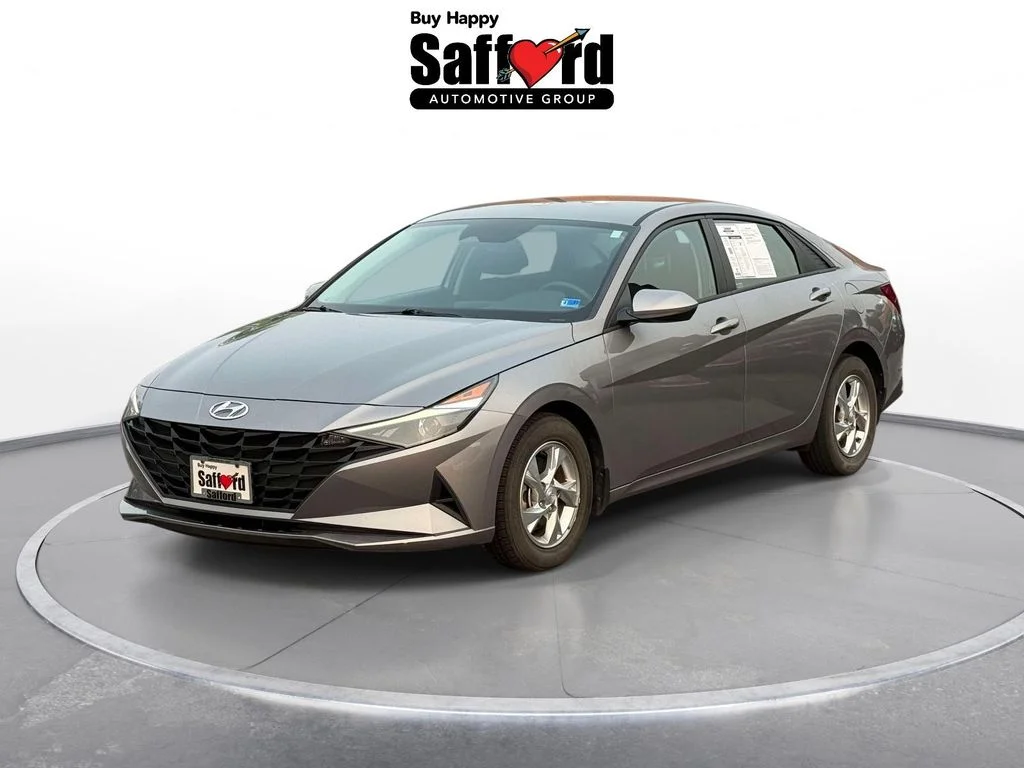 Used 2023  Hyundai SE image 1