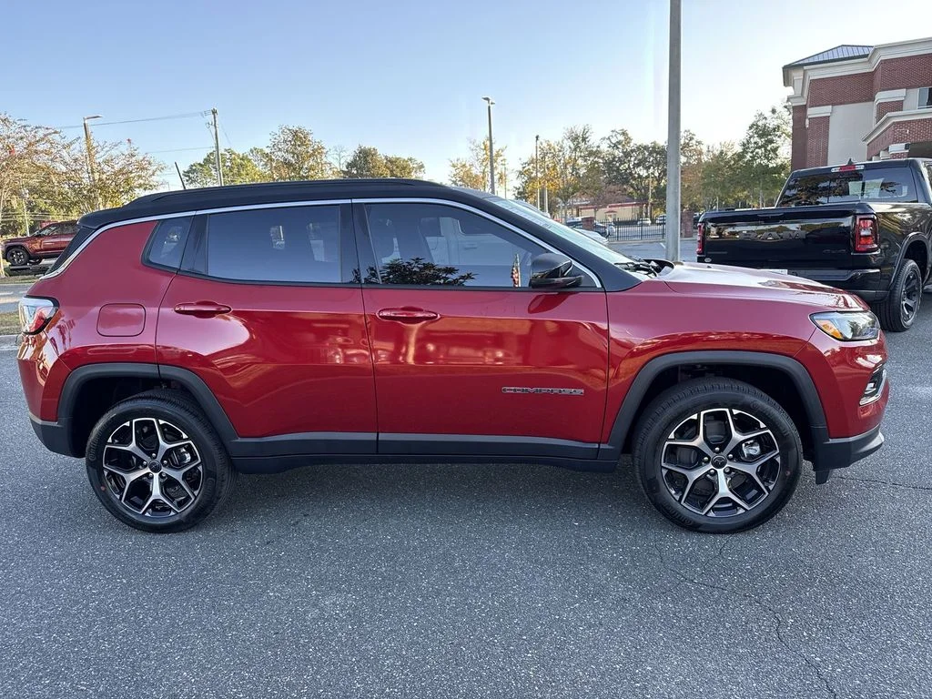 New 2026 Red Hot Pearl-Coat Exterior Paint Jeep Limited image 2