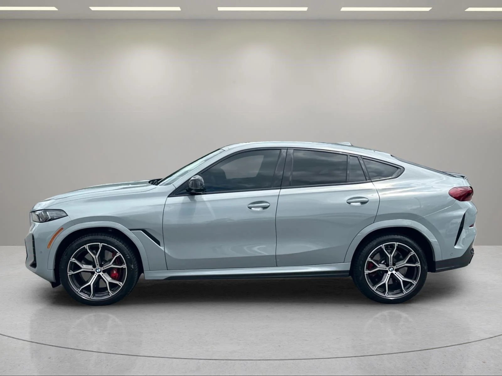 Used 2025  BMW M60i image 2
