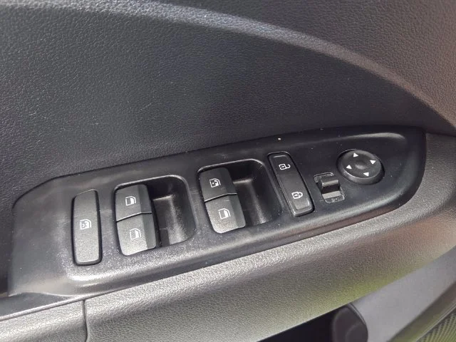 Used 2023 Green Hyundai SEL image 31