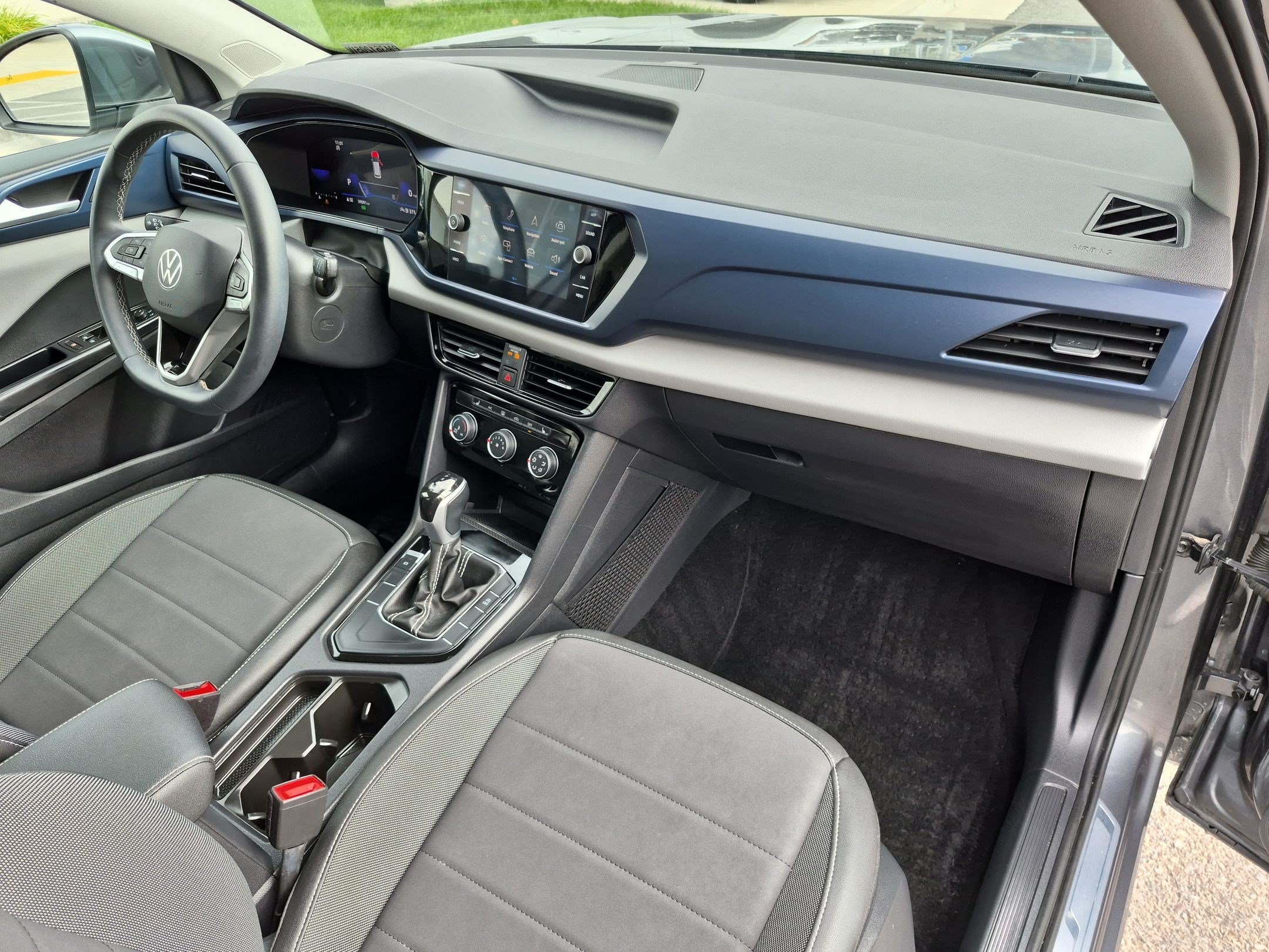 Used 2023 Platinum Gray Metallic Volkswagen SE image 32