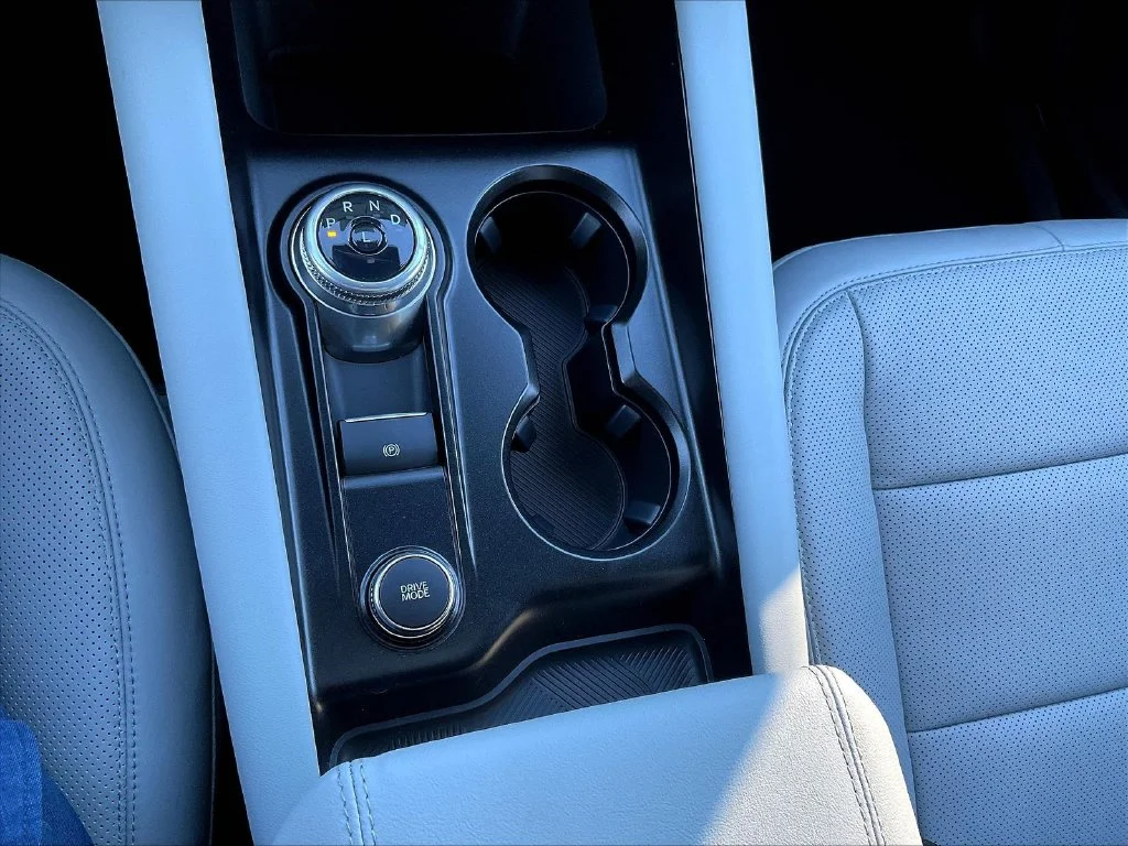 New 2027 Star White Metallic Tri-Coat Ford Platinum™ image 25