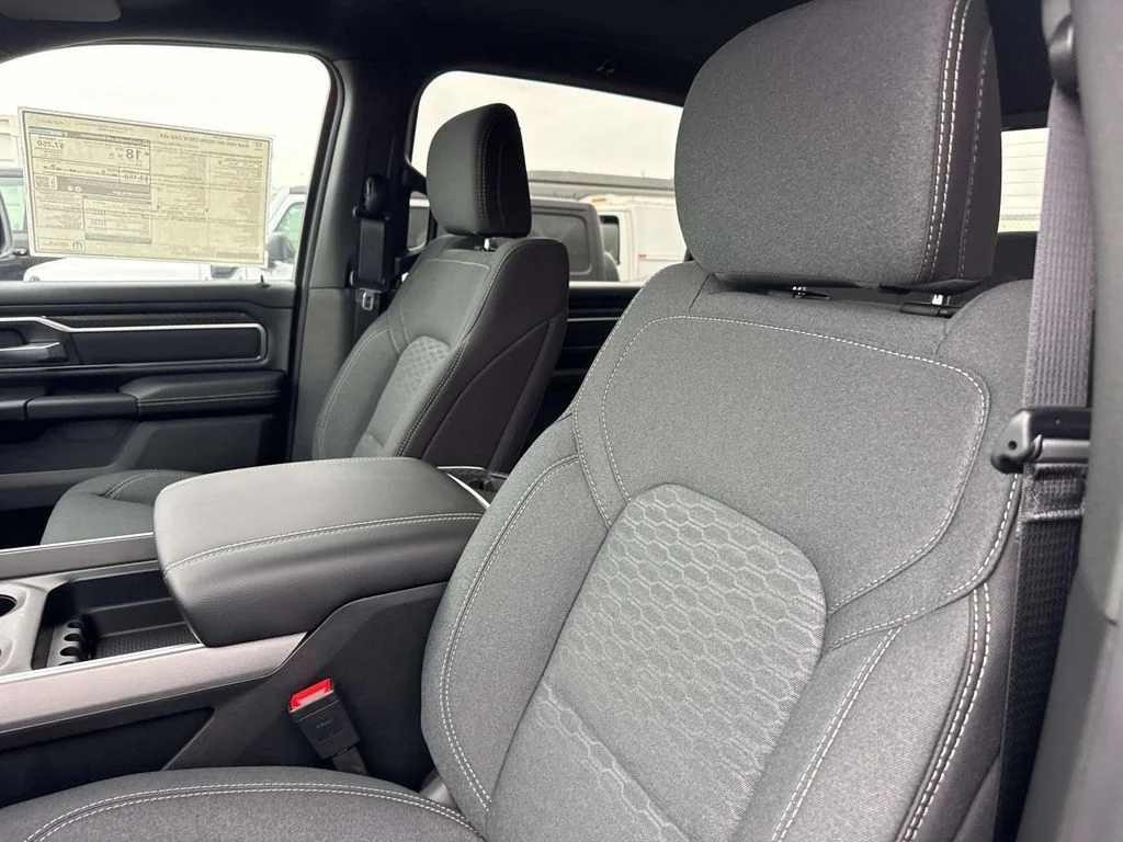 New 2026 Diamond Black Crystal Pearl-Coat Exterior Paint RAM Big Horn/Lone Star image 25