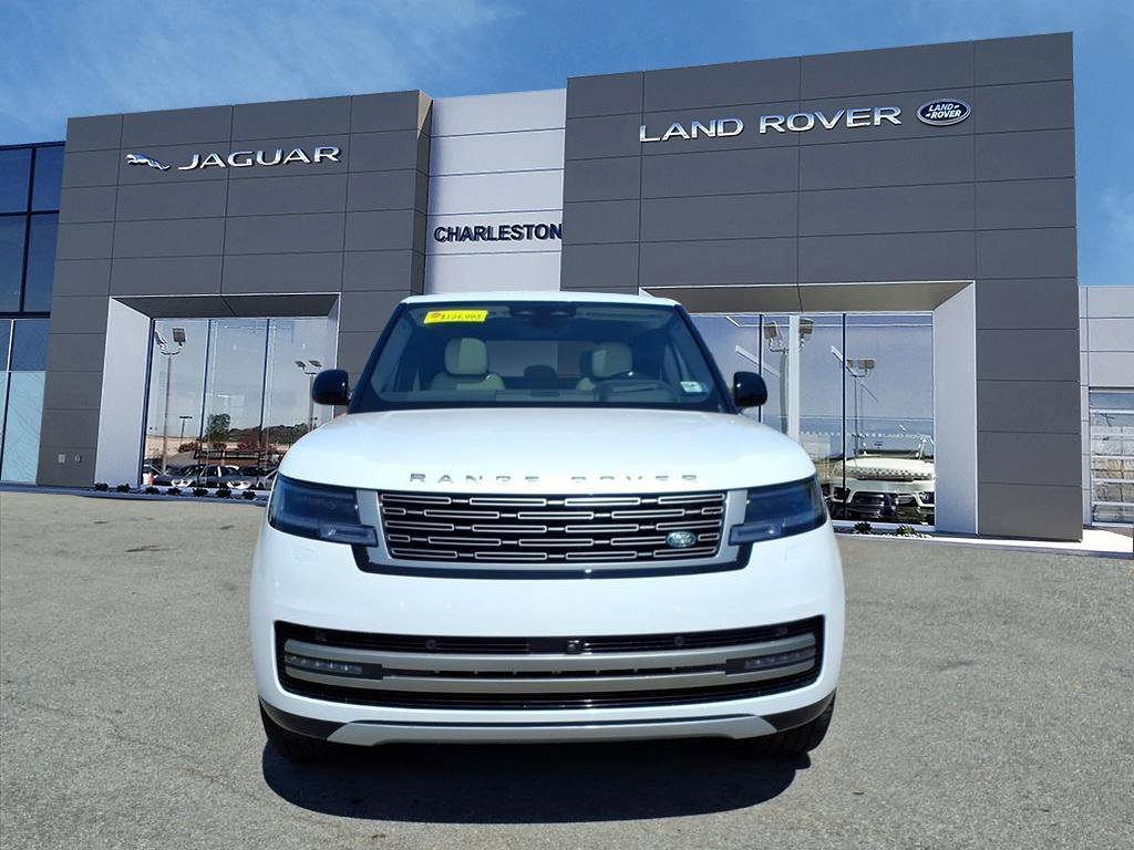 Certified Used 2025 Ostuni Pearl White Premium Metallic Land Rover SE image 8