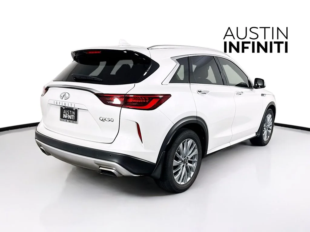 Certified Used 2023 White INFINITI LUXE image 9