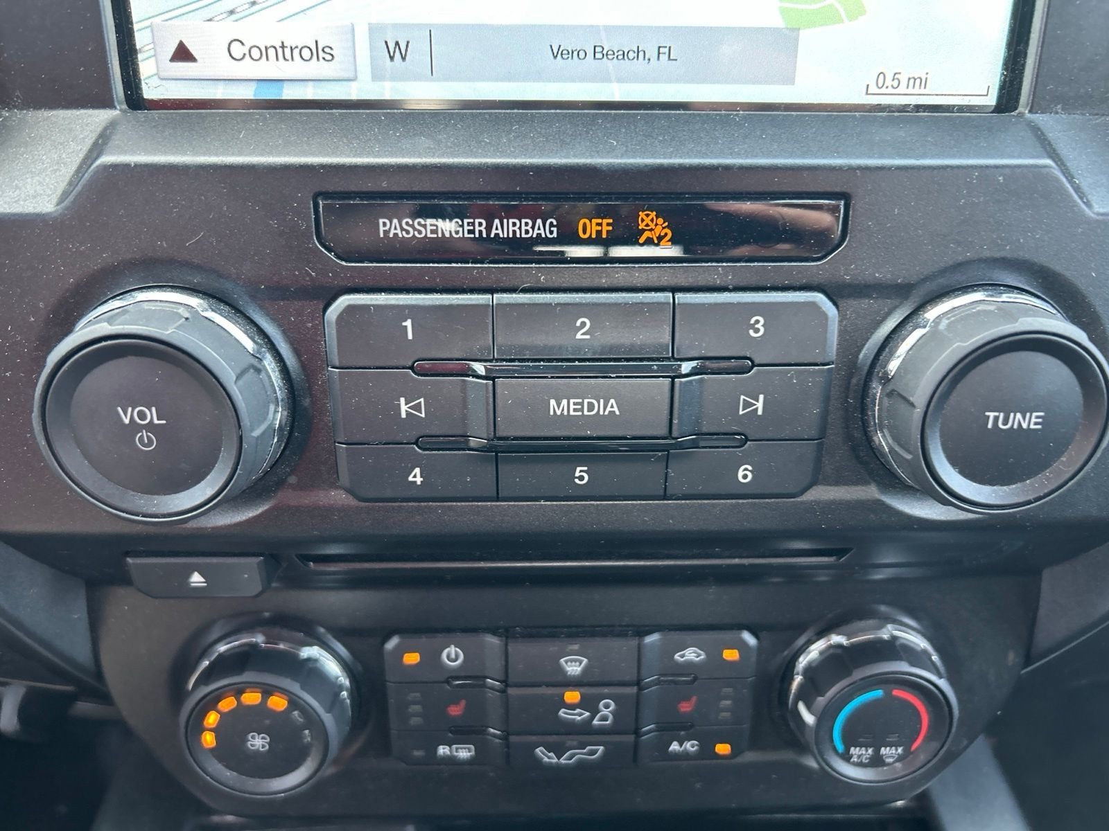 Used 2018 Gray Ford XLT image 31