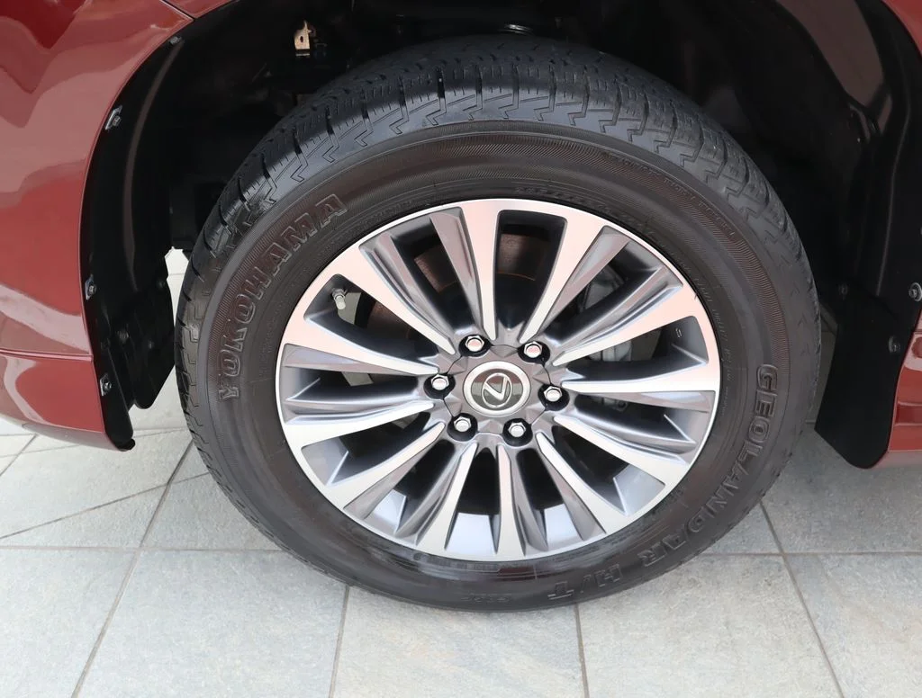 Used 2021  Lexus 460 Luxury image 9