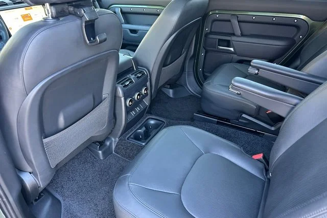 New 2026 Woolstone Green Land Rover X-Dynamic SE image 11