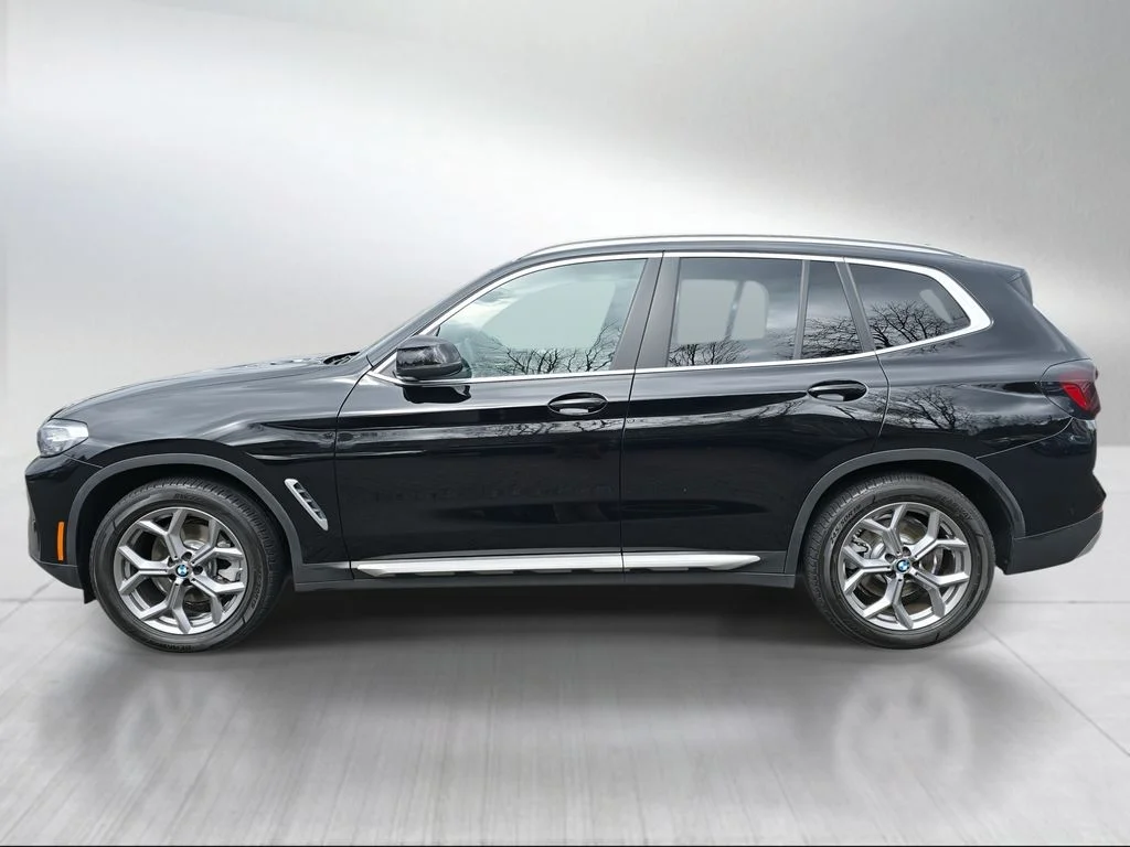 Used 2024 Black Sapphire Metallic BMW xDrive30i image 6
