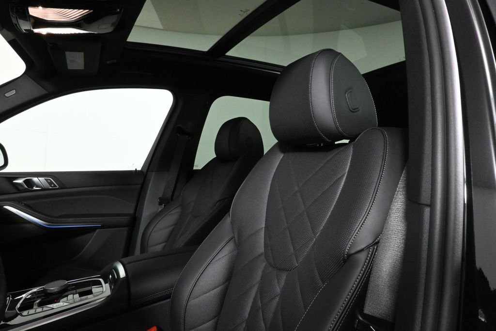 Used 2026 Black BMW xDrive40i image 16