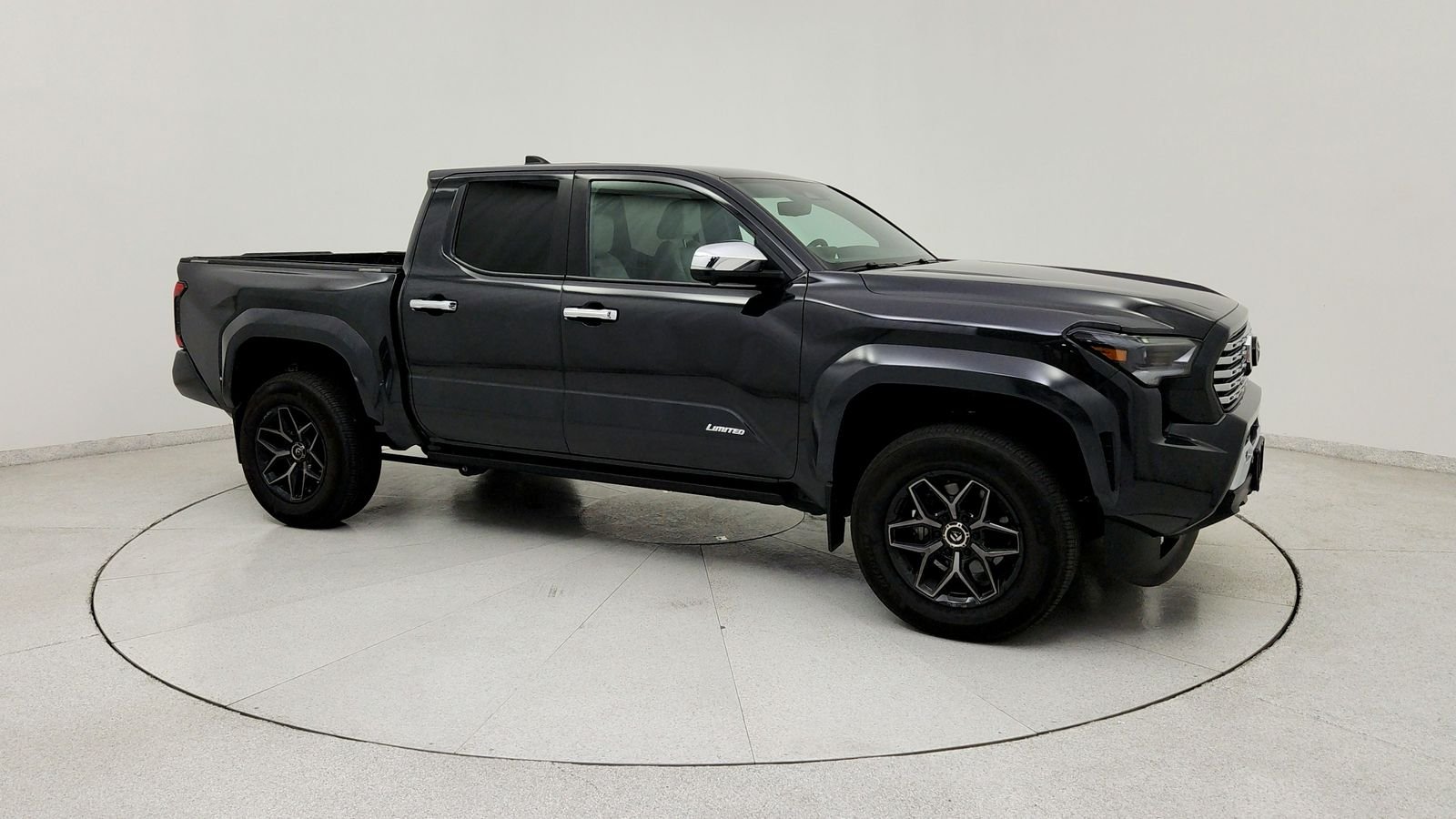 Used 2024  Toyota Limited image 9