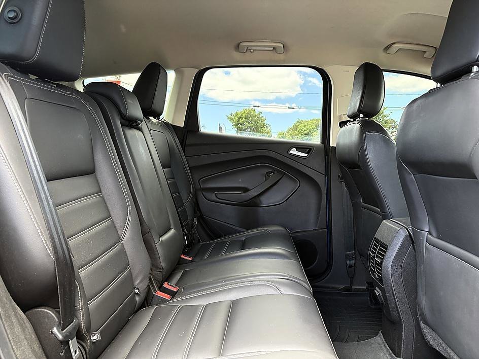 Used 2019 Lightning Blue Metallic Ford SEL image 12