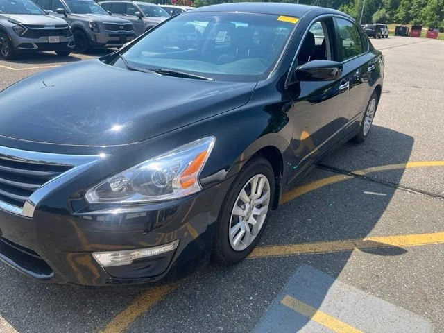 Used 2015 Super Black Nissan 2.5 S image 7