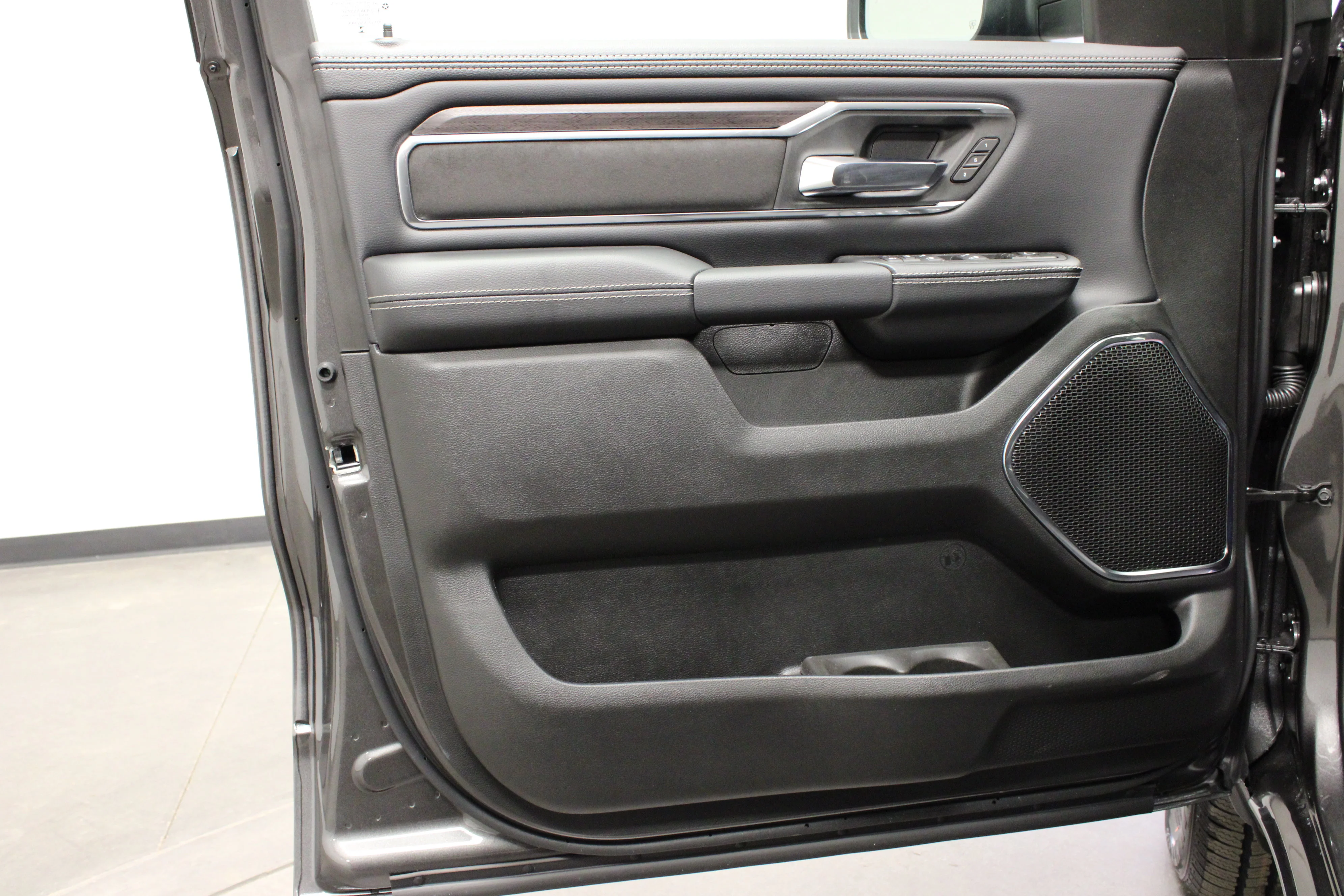 New 2026 Granite Crystal Metallic Clear-Coat Exterior Paint RAM Laramie image 20