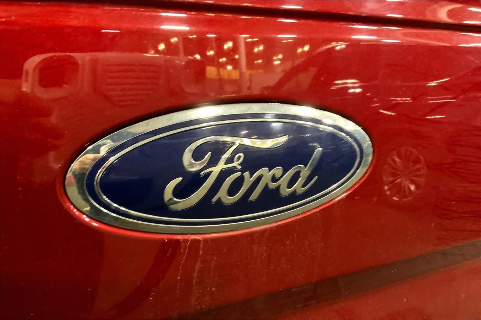 Used 2015 Ruby Red Metallic Tinted Clearcoat Ford Lariat image 10