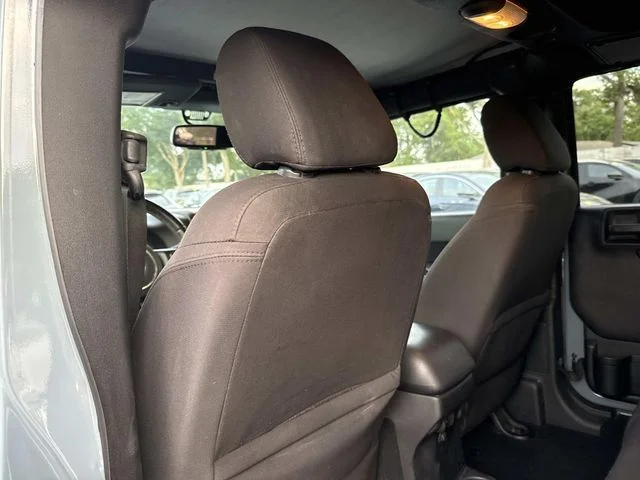Used 2015 Gray Jeep Unlimited Sport image 16