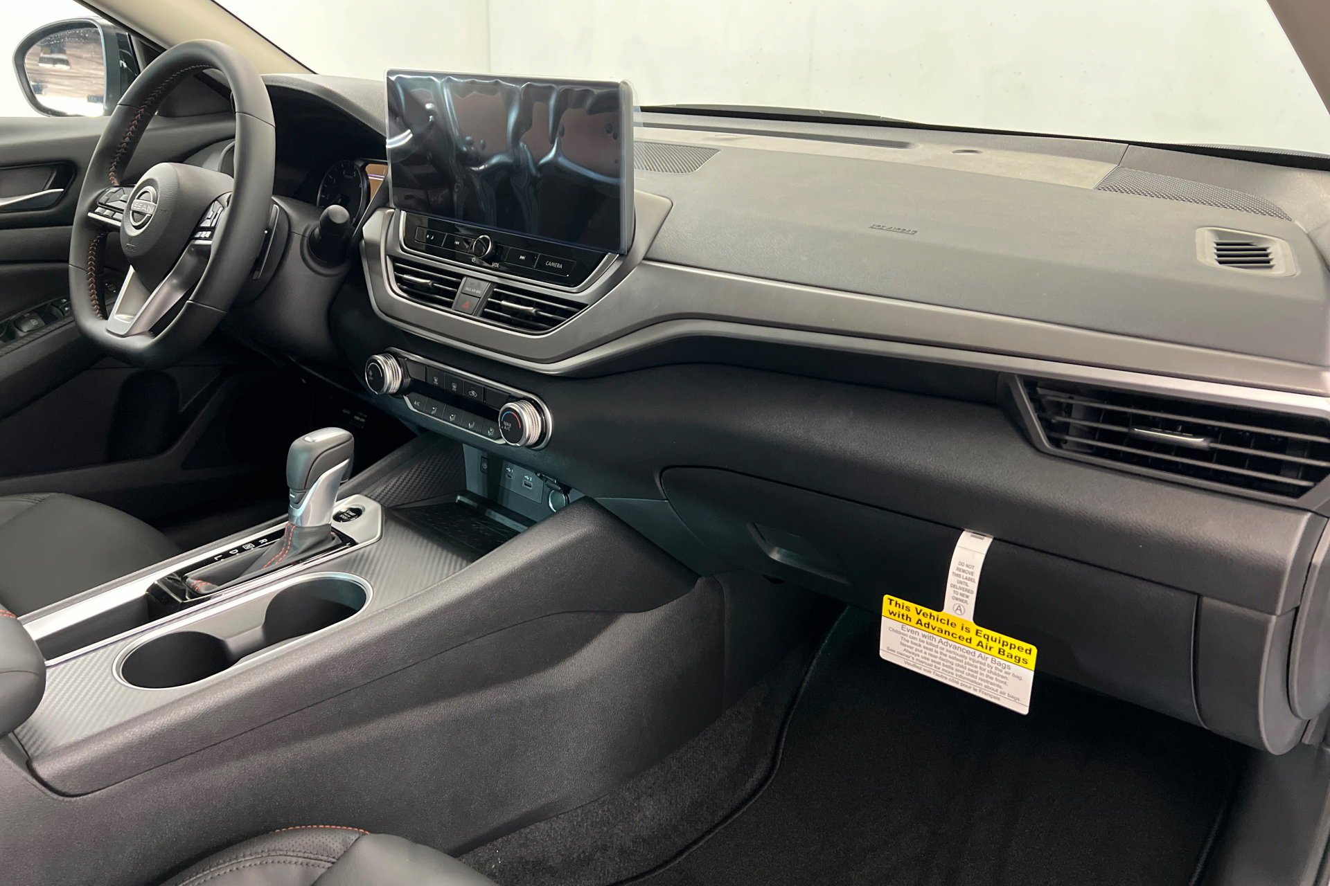 New 2026 Gray Sky Pearl / Super Black Two-tone Nissan SR image 24